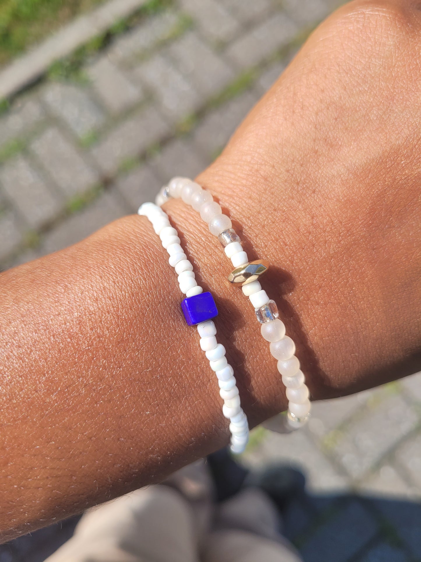 Pin blue white bracelets set
